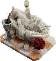 Figurine Chat dans son bain avec Champagne marque Veronese 