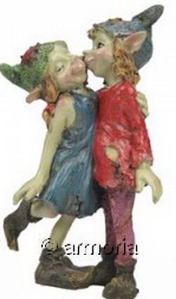 Figurine Couple de Pixies s'embrassant 