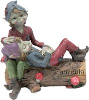 Figurine Couple de Pixies se reposant sur un tronc 