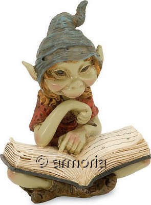 Figurine Pixie avec Chapeau bleu lisant 