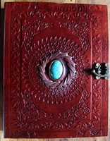 Grimoire en cuir avec pierre en Turquoise fermeture métal 18X23 cm