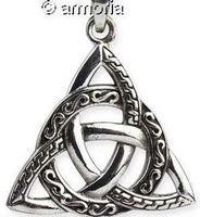 Pendentif Triquetra cerclé spirales en argent, 2.7 cm