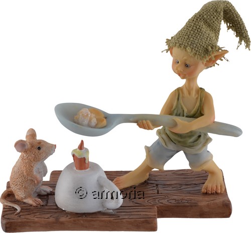 Figurine Lutin au Chapeau faisant du pop-corn avec une Souris  