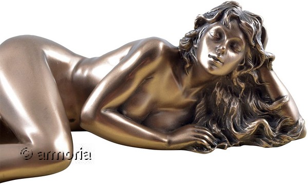 Figurine Femme nue allongée aspect bronze marque Veronese 