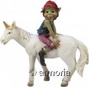 Figurine de Pixie Korrigan assis à l'envers sur Licorne
