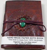 Grimoire en cuir avec malachite 11 x 15 cm