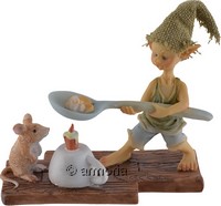 Figurine Lutin au Chapeau faisant du pop-corn avec une Souris  
