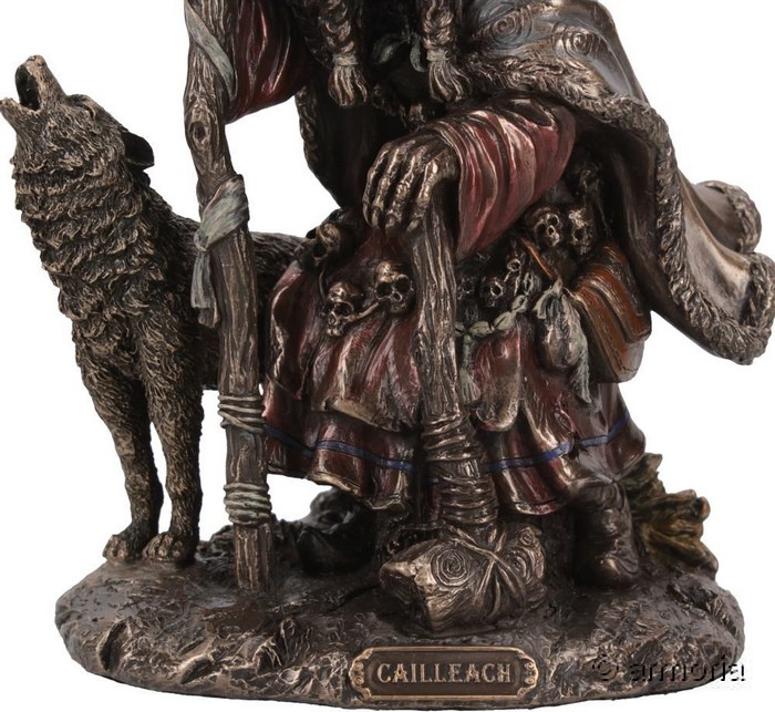 Figurine déesse et sorcière celte Cailleach aspect bronze marque Veronese 