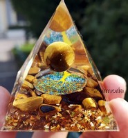 Pyramide en orgonite Arbre de Vie et Oeil de Tigre 