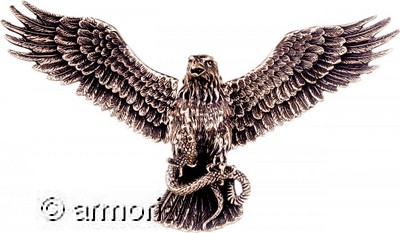 Pendentif Aigle en Vol avec Serpent dans ses Serres, en bronze