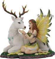 Figurine Fée assise près d'un Cerf Blanc 