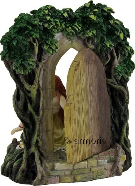 Figurine Fée rousse devant Porte enchantée "Threshold" de Selina Fenech 