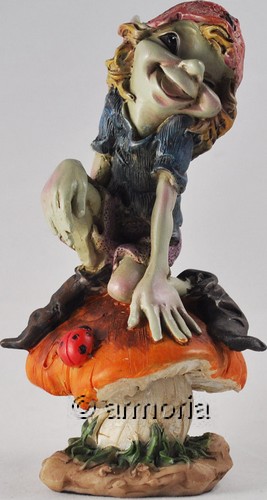 Figurine Pixie  Korrigan  assis sur Champignon orange 