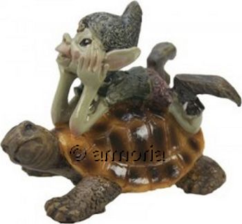 Figurine Pixie couché sur Tortue 