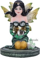 Figurine Fée Aria avec boule de cristal