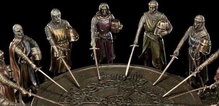 Figurines Roi Arthur et les Chevaliers de la Table Ronde aspect bronze marque Veronese 