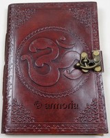 Grimoire en cuir 12x17 cm Aum fermeture métal