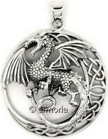 Pendentif Dragon sur Croissant de Lune aux entrelacs celtes en argent