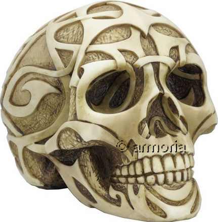 Crâne et entrelacs celtes aspect os