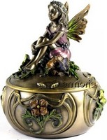 Boite ronde Art Nouveau avec Fée assise en résine aspect bronze 