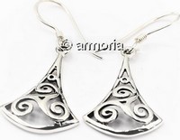 Boucles d'oreilles Triskel dans Tête de Hache en argent