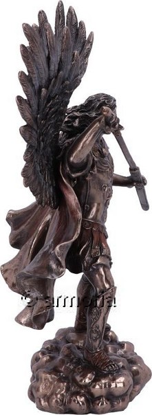 Figurine Archange Saint-Michel pointant avec son Epée Marque Veronese