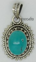 Pendentif Turquoise ovale cerclé d'argent finement travaillé 