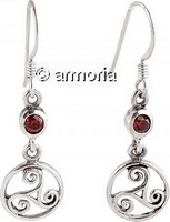 Boucles d'Oreilles avec Triskel Cerclé et Cristal Rouge en argent