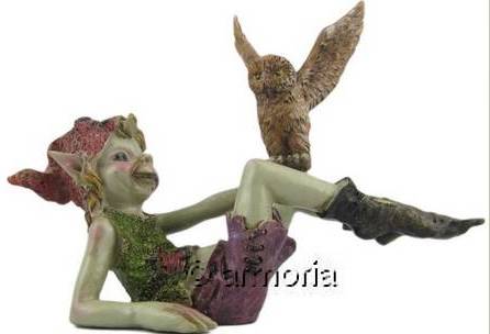 Figurine Pixie avec Chouette sur la Jambe 