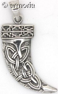 Pendentif Corne ornée d'entrelacs en argent