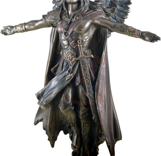 Figurine Archange Uriel bras tendus en armure Marque Véronèse