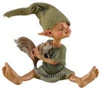Figurine Lutin au Chapeau avec Ecureuil dans les bras