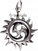 Pendentif Triskel Tribal dans Soleil en argent 