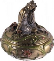 Boite ronde Art Nouveau avec Femme assise en résine aspect bronze 