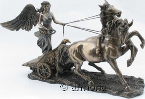 Figurine Déesse grecque de la Victoire Nike sur son Char marque Veronese