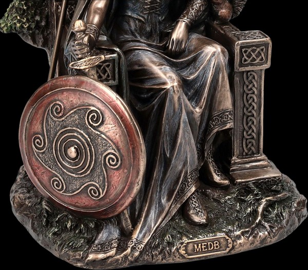 Figurine celte Reine Medb sur son Trône Marque Veronese