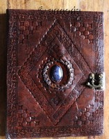 Grimoire en cuir avec pierre Sodalite Coucher de Soleil et fermoir métal 18X23 cm 