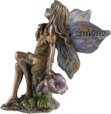 Figurine Fée assise avec fleurs en résine aspect bronze 