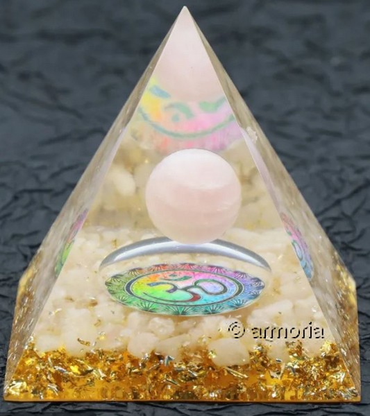 Pyramide en orgonite Quartz Rose et décor Aum 